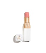 CHANEL ROUGE COCO BAUME DER GETÖNTE UND FEUCHTIGKEITSSPENDENDE BALSAM, DESSEN FARBINTENSITÄT SICH GANZ INDIVIDUELL ANPASSEN LÄSST, SORGT TAG FÜR TAG FÜR WUNDERSCHÖNE LIPPEN