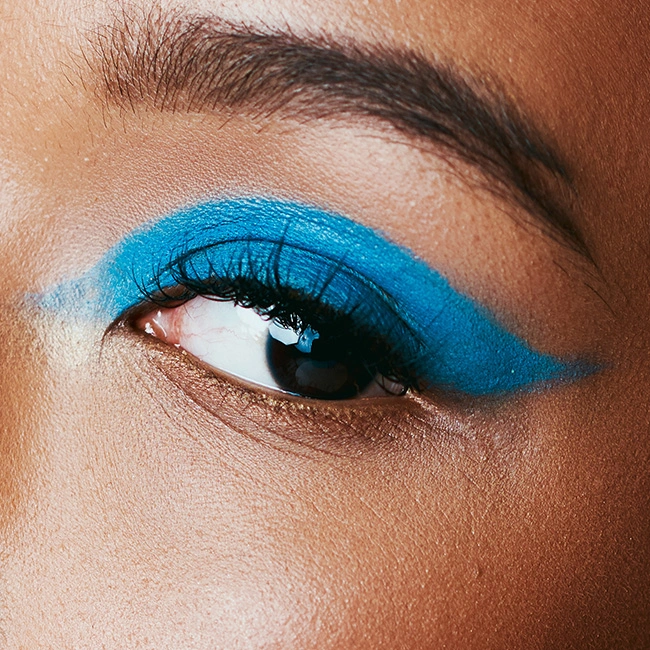 blauer Lidschatten